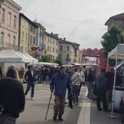 allée stand foire du 8 mai