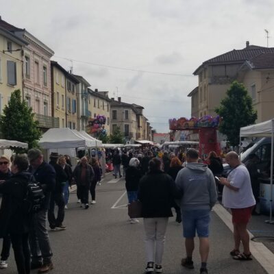 allée stand foire du 8 mai