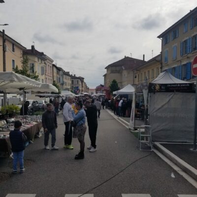 allée stand foire du 8 mai