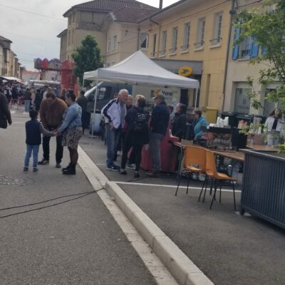 allée stand foire du 8 mai