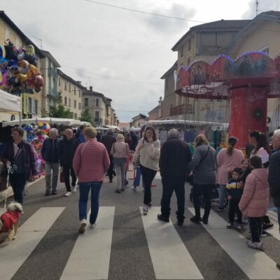 allée stand foire du 8 mai