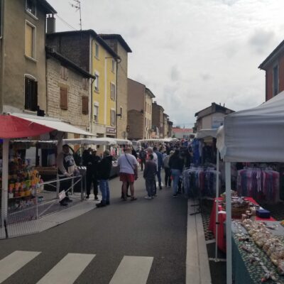 allée stand foire du 8 mai