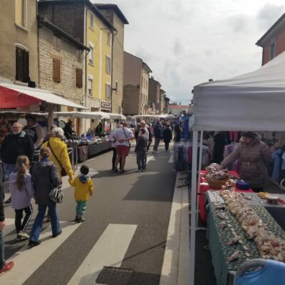 allée stand foire du 8 mai