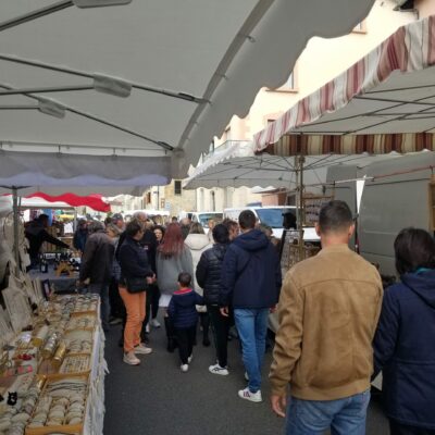 allée stand foire du 8 mai