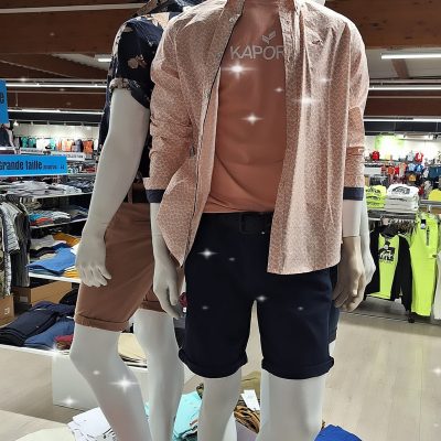 mannequin tenue d'été pour homme (short, tee-shirt et chemise ouverte)