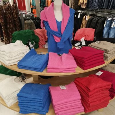présentoir à pulls fin femme