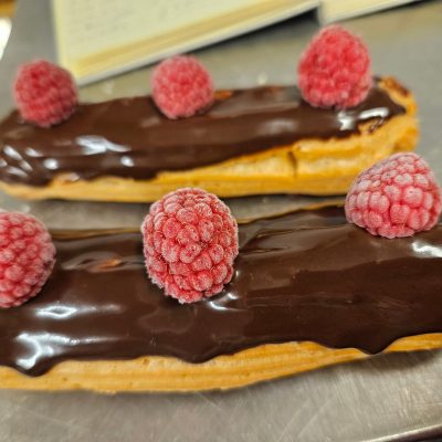 éclaire chocolat framboises