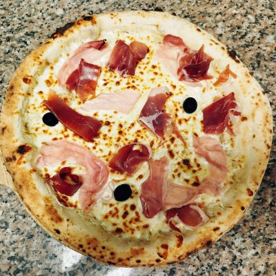Pizza jambon cru