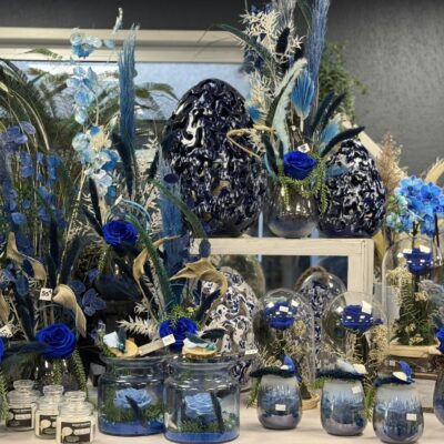décoration tons bleu et fleurs bleues