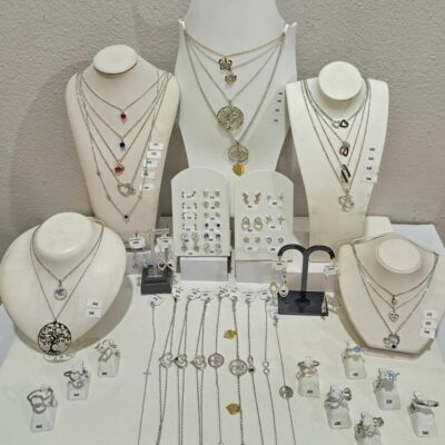 Colliers et bagues pour femmes