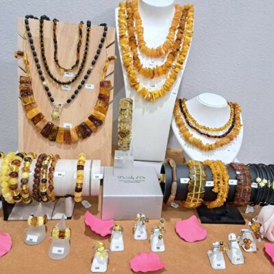 Colliers, bracelet et bagues en perles oranges