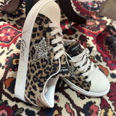 chaussures imprimés léopard avec étoile en paillettes argentés