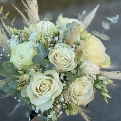 bouquet de mariage roses blanches
