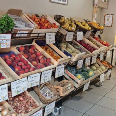 étagère de cagettes à fruits