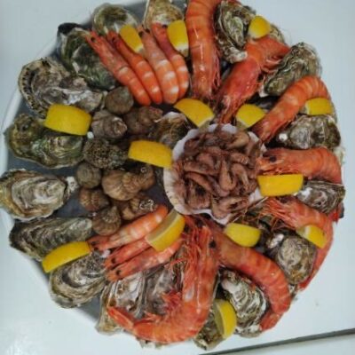 plateau d'huitres avec crevettes