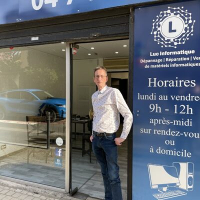 devanture boutique Luc Informatique avec gérant