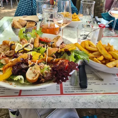 Salade composée avec frites